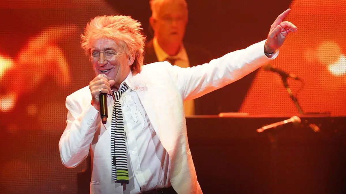 Der britische Rock– und Popsänger, Songwriter und Plattenproduzent Sir Rod Stewart tritt vor ausverkauftem Haus in der Dickie's Arena auf. (zu dpa „Alben für 2024")