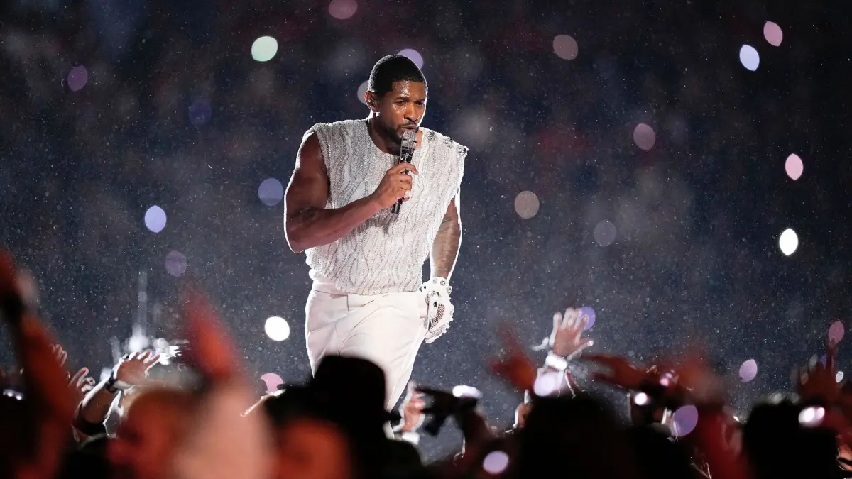 Usher war schon 2011 gemeinsam mit den Black Eyed Peas in der Halbzeitshow aufgetreten.