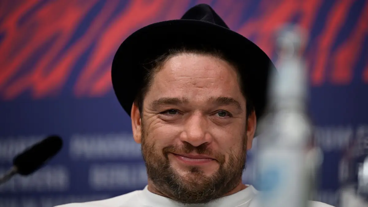 Schauspieler Ronald Zehrfeld während der Pressekonferenz des Films „Sterben“ (Sektion Wettbewerb). Die 74. Internationalen Filmfestspiele Berlin finden vom 15. bis 25.02.2024 statt.