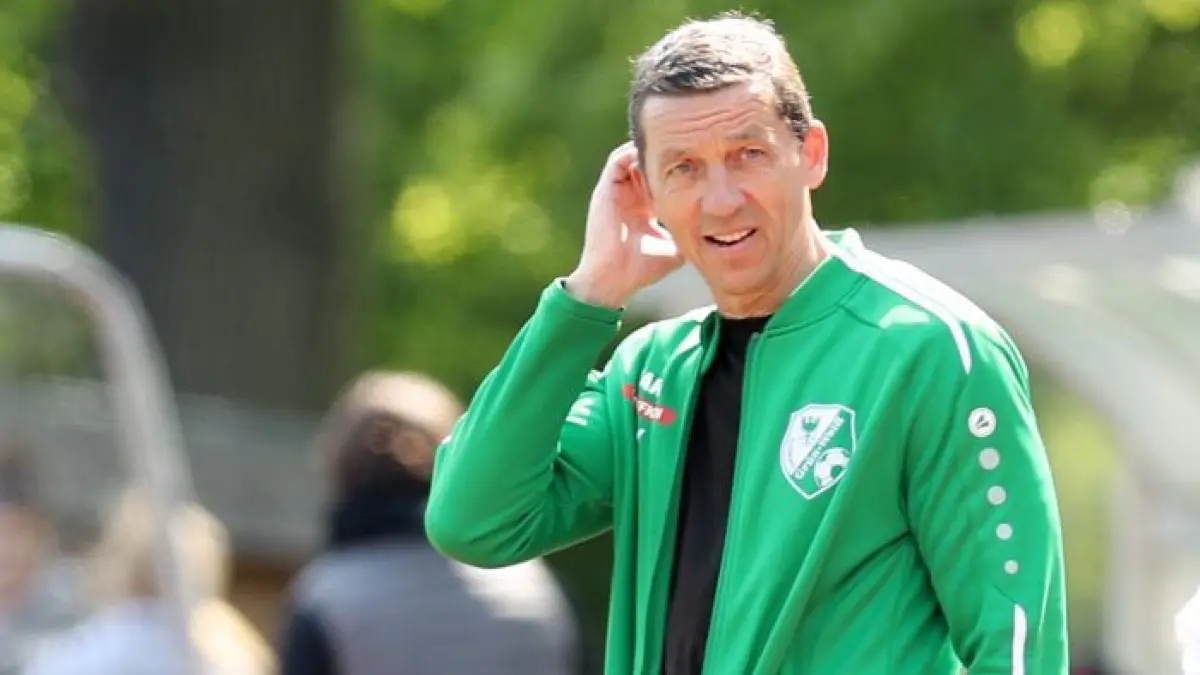 Personalnot: Marvin Kilisch (rechts) war die einzige Wechseloption, die Lübbens Trainer Tino Kandlbinder (links) zur Verfügung hatte.