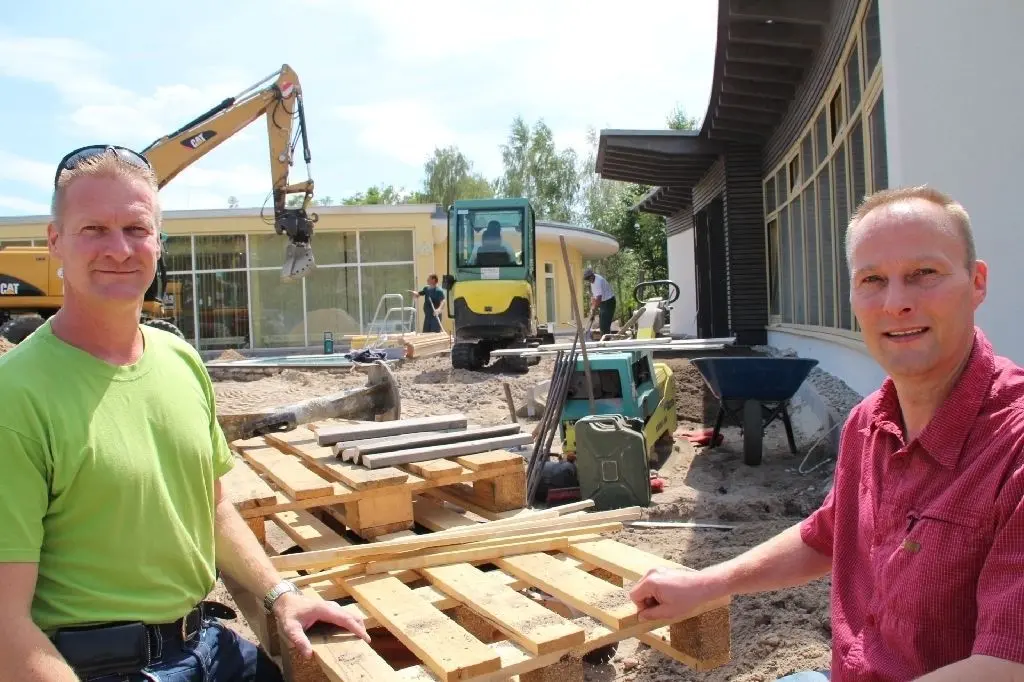 Und manchmal müssen Baustellen sein – wie 2014, als die neue Sauna gebaut wurde. Die Badleiter Heiko Bergemann und Jens Grosser gewährten BRAWO Einblick.
