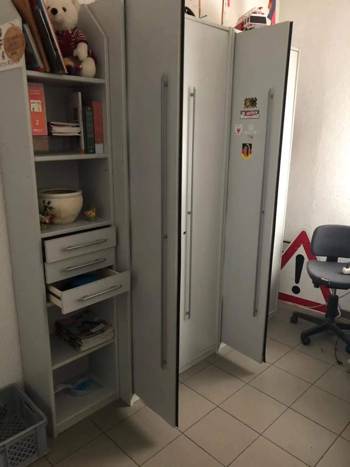 Einbruchsspuren bei der FREIWILLIGEN Feuerwehr Netzen.