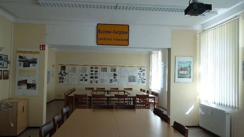 Das Gutshaus in Buchow-Karpzow ist eine Bürgerbegegnungsstätte, die mit viel Liebe und Relikten aus der Vergangenheit dekoriert wurde.