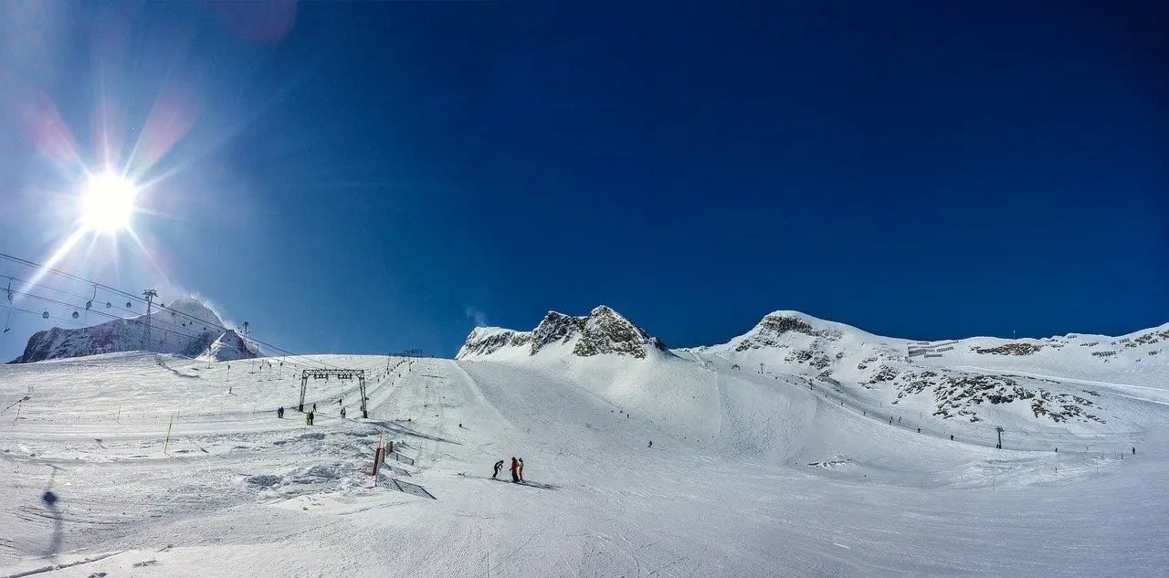 Auch Skilift-Btreiber warten schon sehnsüchtig auf Touristen.