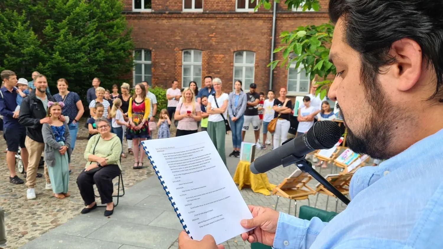 Steffan Drotleff vom Brandenburger Theater bei der Lesung eines Siegermärchens.
