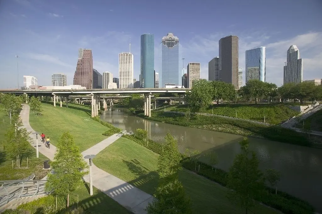 Blick aus dem Grünen. Die Hochhausschluchten von Downtown sind von größzügig angelegten Parks umsäumt.