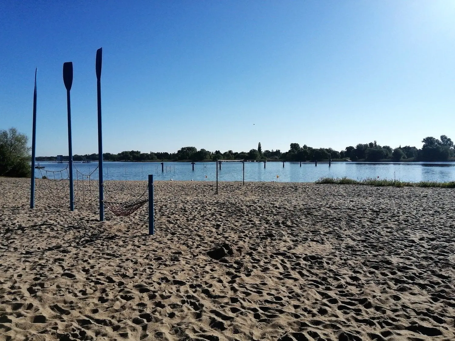 Jede Menge Spielmöglichkeiten sowie ausreichend Platz zum Liegen bietet das Strandbad Massowburg.