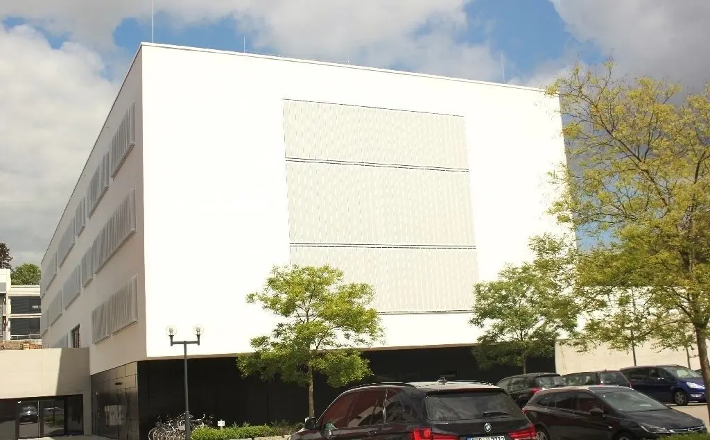 Nach 26 Monaten Bauzeit vollendet: Haus 11 des Städtischen Klinikums.