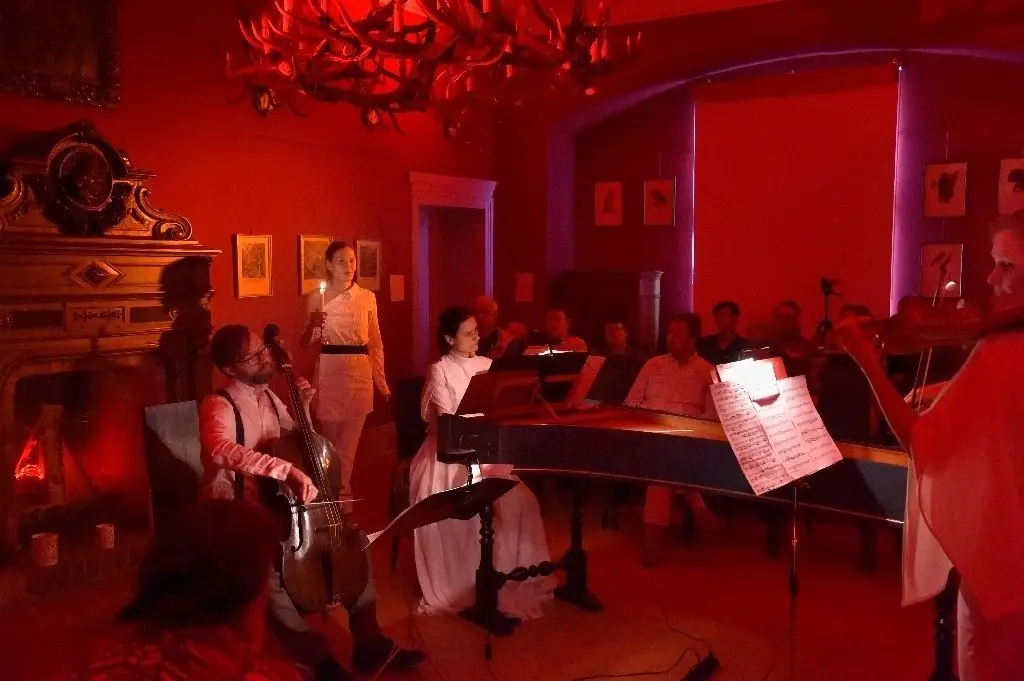 Bei Anna Barbara Kastelewicz und Johanna Krumin spielen Klassik und Schlösser die erste Geige.