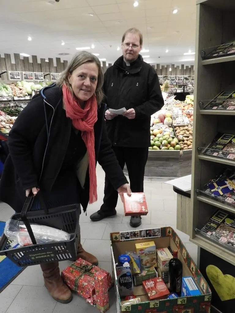 Susanne Heise, die selbst über zwei Stunden in einem Helferteam tätig war, ging nach ihrer Schicht gleich noch einkaufen.
