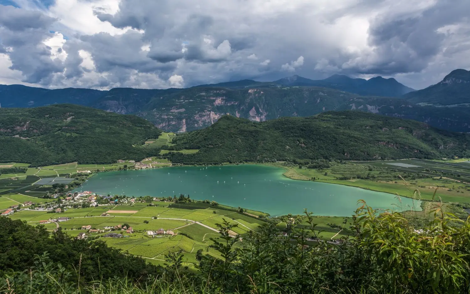 Beliebte Urlaubsregion: Der Kalterer See in Südtirol. Die deutschsprachige Region wurde von 1922 an durch Diktator Benito Mussolini zwangsitalianisiert. ⇥