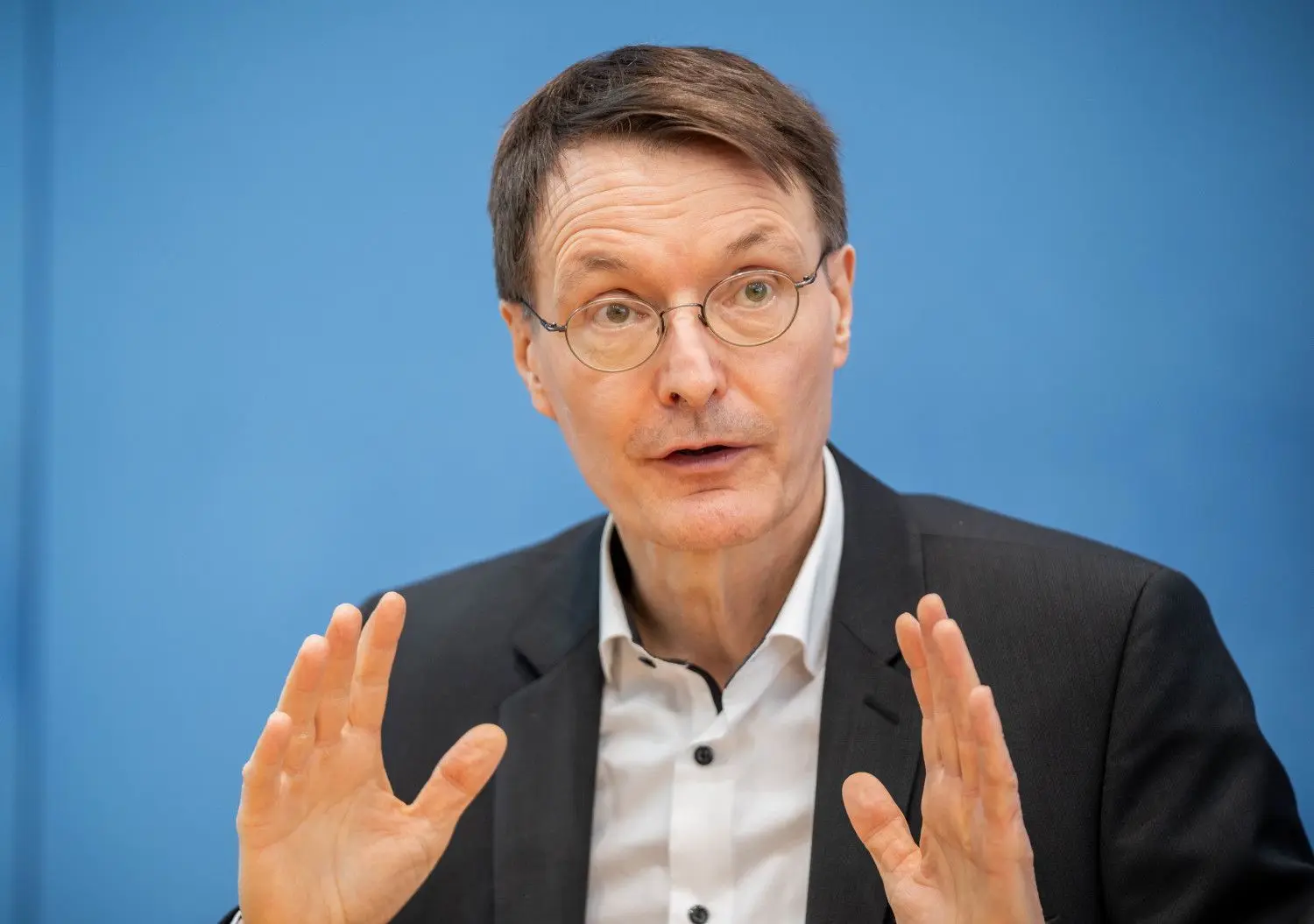 Glaubt zu wissen, weshalb es in Großbritannien keine Probleme mit Astrazeneca gibt: SPD-Grundheitspolitiker Karl Lauterbach.