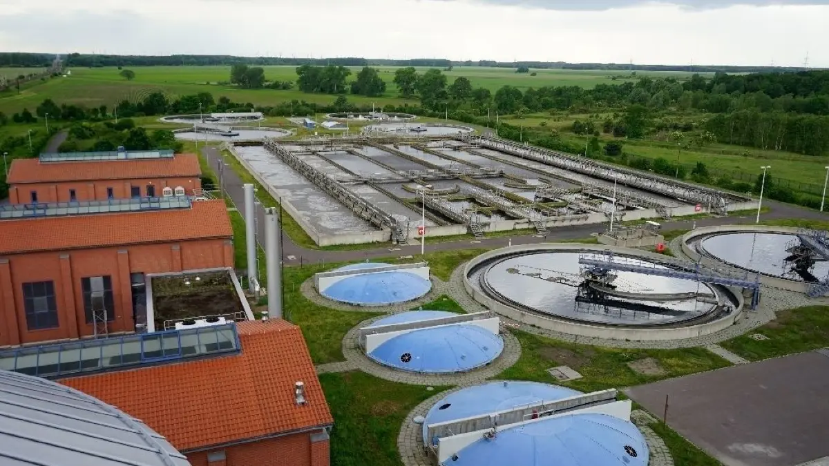 Das Klärwerk in Wansdorf wurde vor 20 Jahren in Betrieb genommen.
Das Klärwerk in Wansdorf wurde vor 20 Jahren in Betrieb genommen.