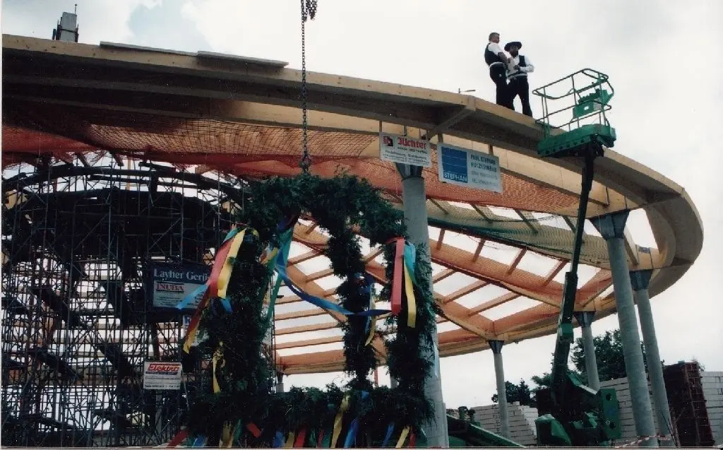 Am 25. Juni 1999 wurde Richtfest gefeiert.