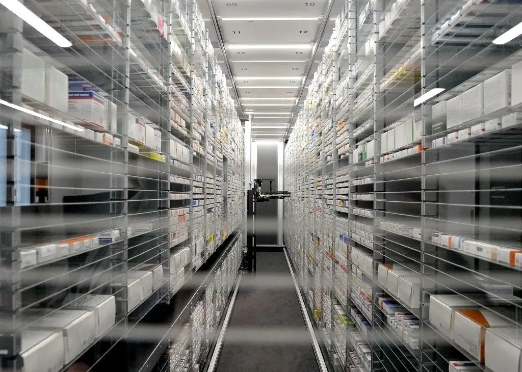 Hochmodern kommt die neue Apotheke des Klinikums daher.