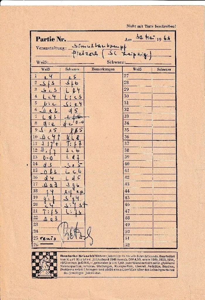 Dieses Protokoll beweist, dass Manfred Kuhle dem Internationalen Großmeister Wolfgang Pietzsch im Simiultankampf ein Remis abrang.