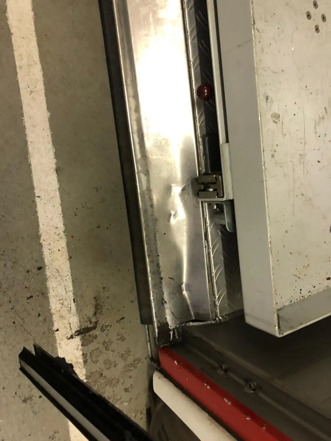 Einbruchsspuren bei der FREIWILLIGEN Feuerwehr Netzen.