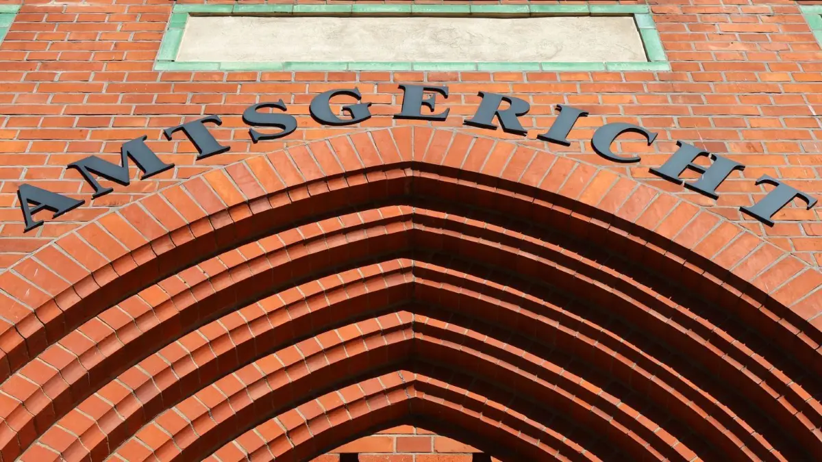 Im Amtsgericht in Schwedt hat die Richterin zwei Schmierfinken zu Geldstrafen verurteilt.
Symbolfoto Amtsgericht Schwedt