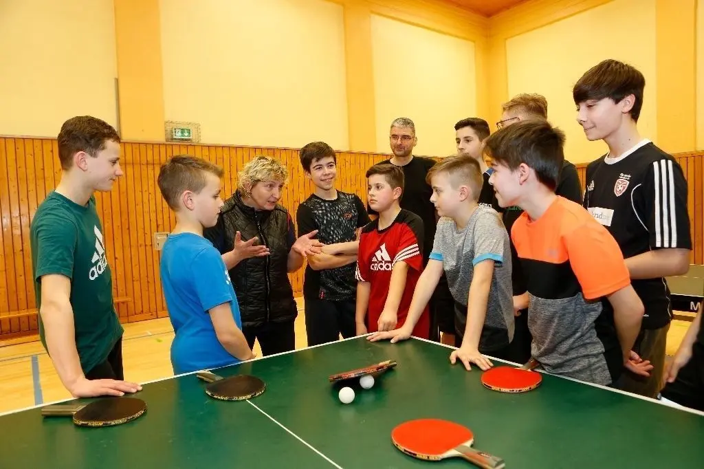 Letzte Absprachen: Conny Walter mit ihren Jungs beim Abschlusstraining vor dem Ranglistenturnier in Neuhardenberg.