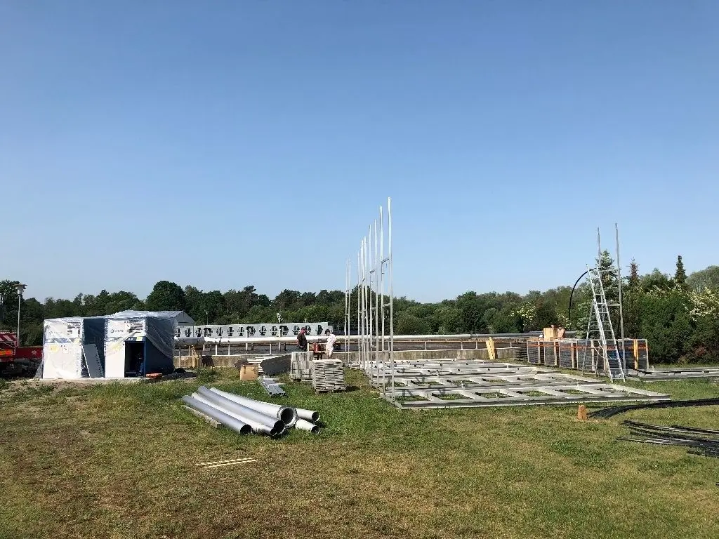 Blick auf die Baustelle: Die Installation des neuen Belüftungssystem erfolgt bei laufendem Betrieb.
