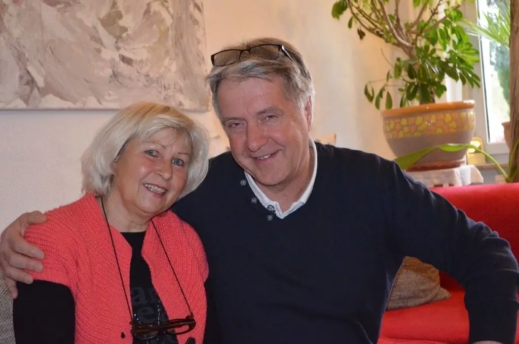 Ein Staubsaugervertreter brachte Sieglinde Antonijevic und Thomas Schulz zusammen. Inzwischen sind sie verheiratet und leben in Erkner. Ossi und Wessi spielte für sie keine Rolle.