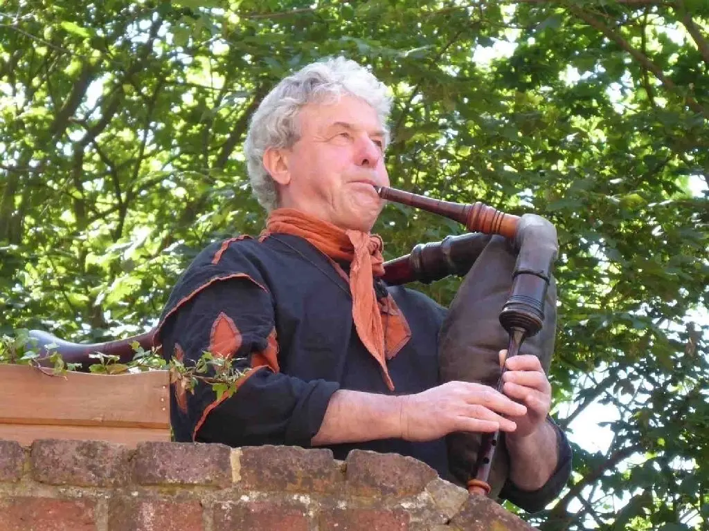 Rabenstein Rabe Ralf der Rabe auf Burg Rabenstein: Künstler: Überleben und Alternativen ...