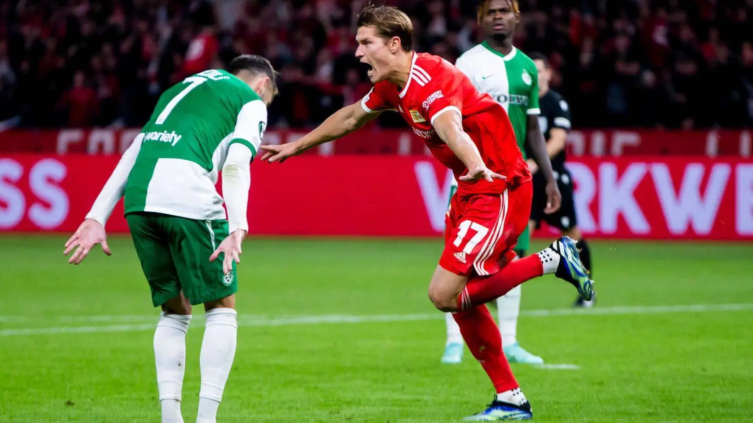Stürmer Kevin Behrens (r.) von Union Berlin erzielte gegen Maccabi Haifa ein Tor und gab außerdem eine Vorlage.