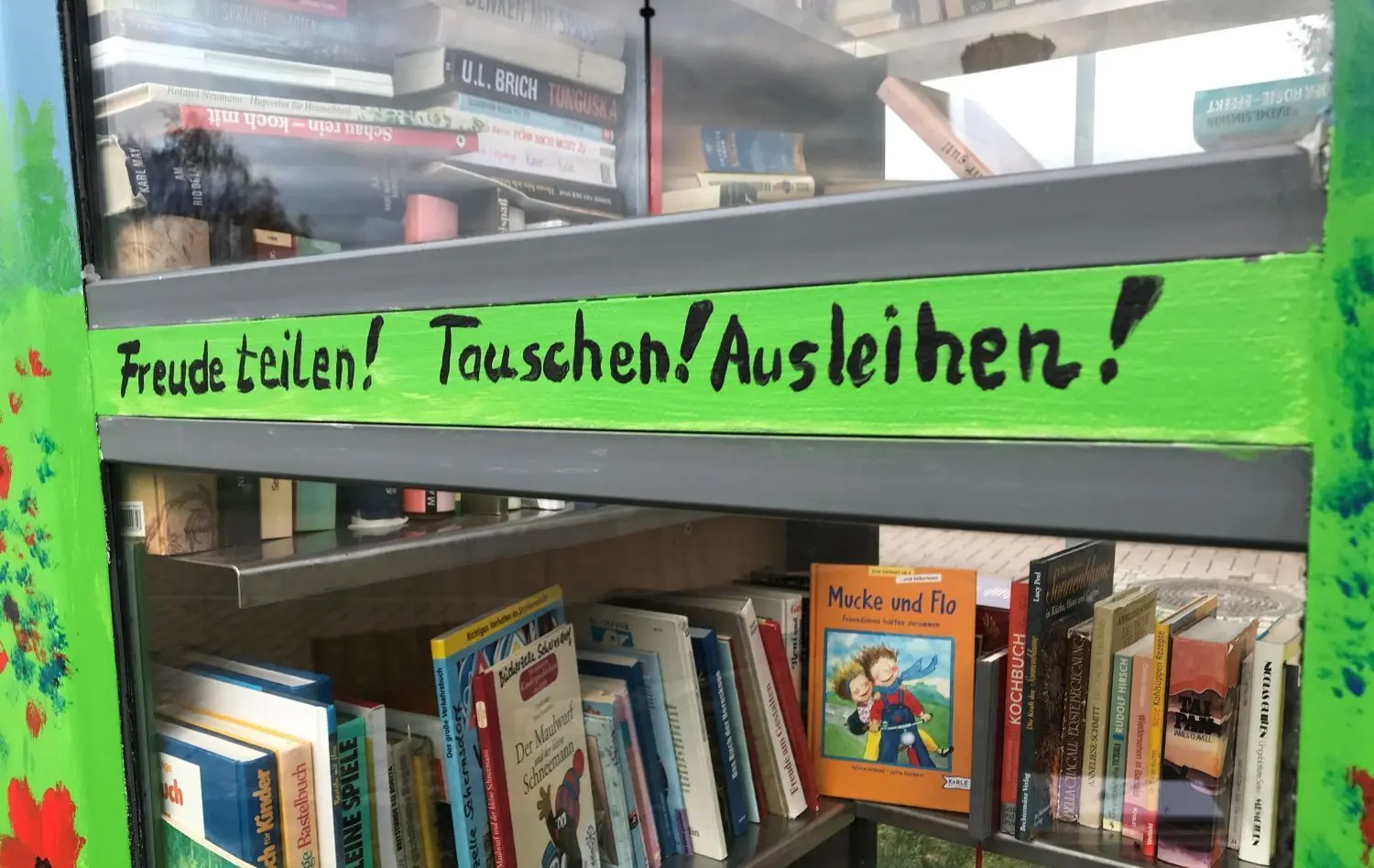 „Freude teilen! Tauschen! Ausleihen!“: Motto an der Bücherzelle