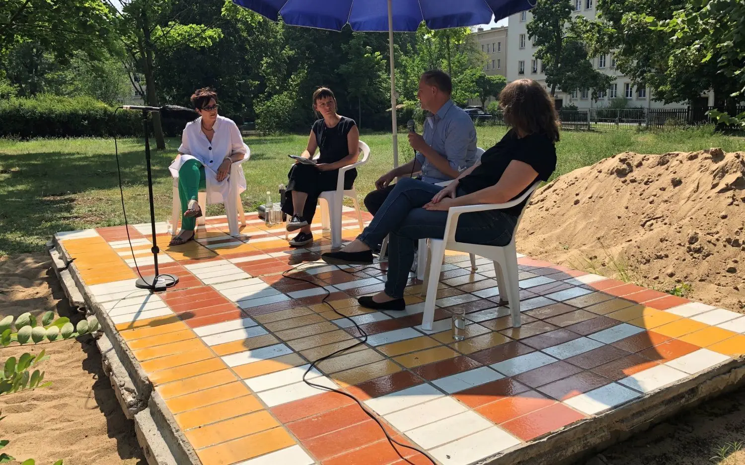 Diskussion zur Filmstadt Eisenhüttenstadt im Museum für Utopie und Alltag mit Martina Harz (v.l.n.r) von der Stadtverwaltung, Florentine Nadolni, Leiterin des Museums für Utopie und Alltag, Location-Scout Stefan Nöbel-Heise sowie Mareike Hube von der Berlin Brandenburg Film Commission