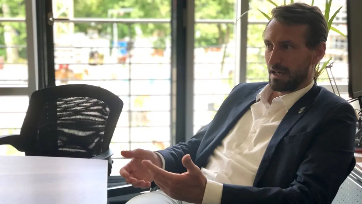 Der Bürgermeister von Panketal, Maximilian Wonke (SPD), wurde von der Fraktion BVB/Freie Wähler verklagt.
Maximilian Wonke (SPD), Bürgermeister von Panketal, 29.6.22