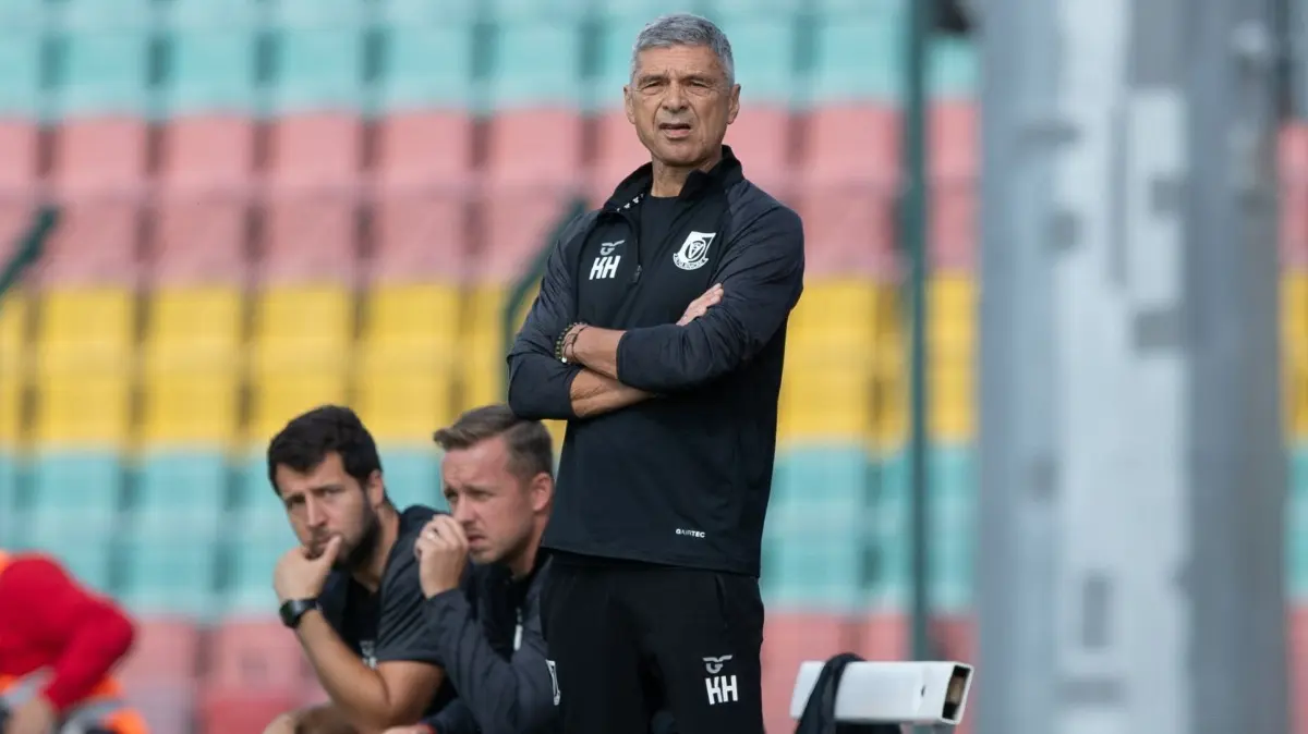 Entlassung: Karsten Heine ist überraschend nicht mehr Trainer der VSG Altglienicke. Der Verein informiert über die Gründe der Entscheidung, die Co-Trainer rund um Torsten Mattuschka sollen vorerst übernehmen.
Fussball, Herren, Saison 2023/2024, Regionalliga Nordost (8. Spieltag), VSG Altglienicke - FC Energie Cottbus, Trainer Karsten Heine (VSG Altglienicke), 24.09. 2023, Foto: Sebastian Räppold / Matthias Koch