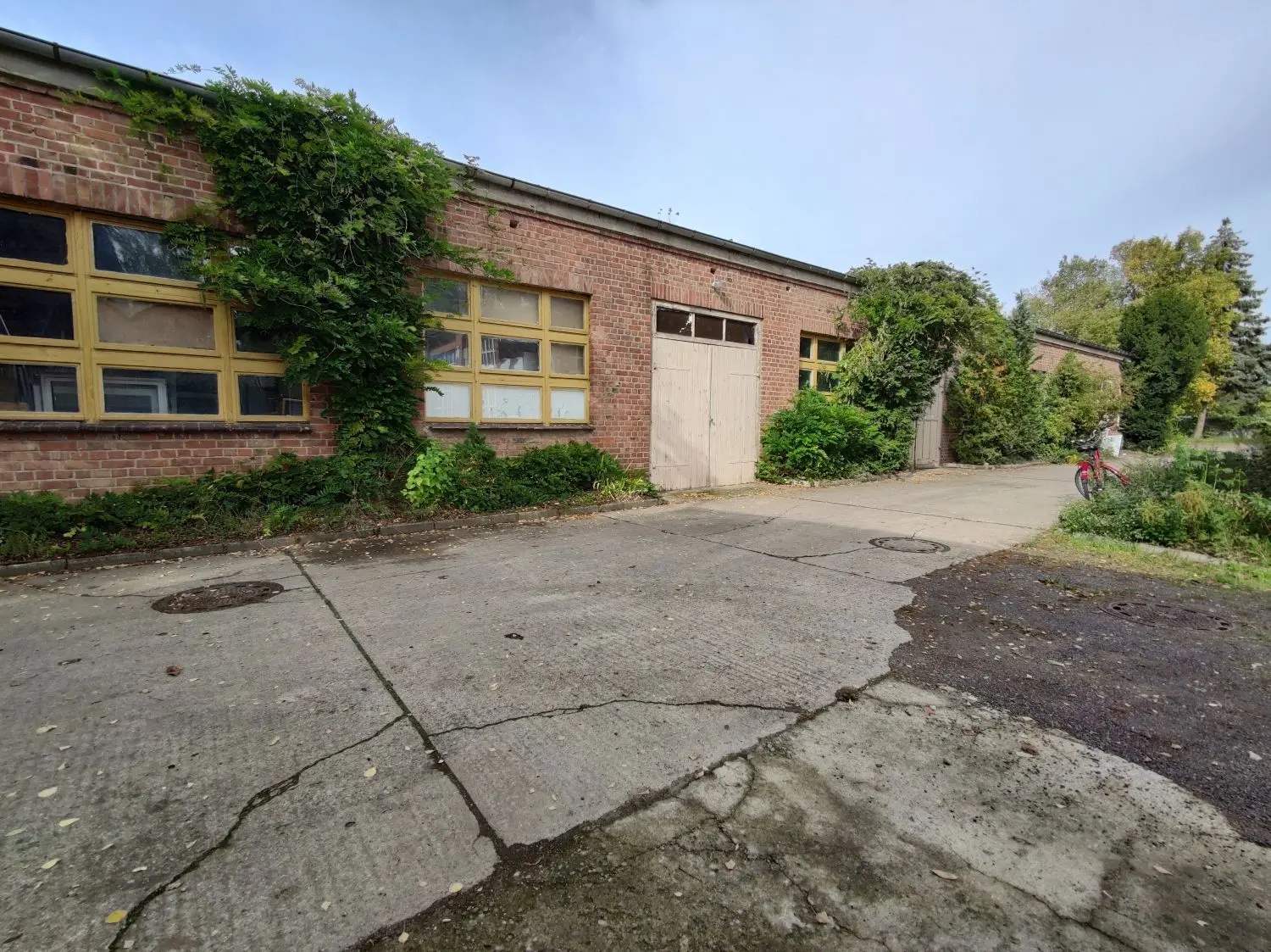 Dieses Gebäude soll nach Angaben der Geschäftsführung des Oranienwerks im nächsten Jahr zum Hostel umgebaut werden. Die Genehmigung steht aber noch aus.