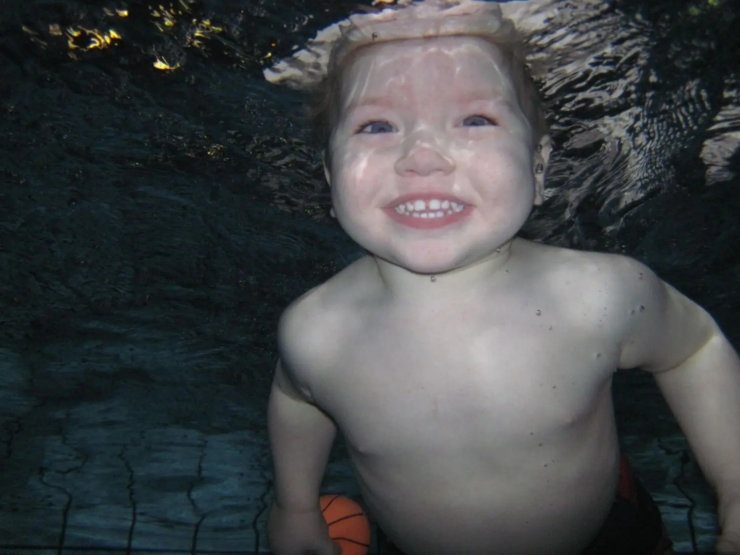 Hugo Engelien liebt das Wasser – mit zweieinhalb Jahren schaffte er im Jahr 2010 sein Seepferdchen im Inselbad in Eisenhüttenstadt.