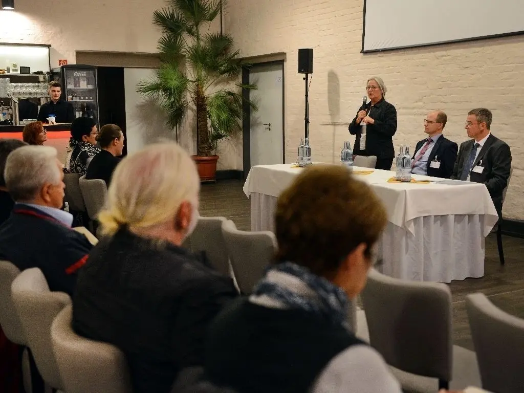 Aus erster Hand: Ellen Pompoes, Stephan Wall und Heiko Kloer (v.l.) informieren über die gesetzlichen Vorgaben, die bei Vorsorgevollmachten, Patientenverfügungen und beim Vererben in rechtlicher und steuerlicher Hinsicht zu beachten sind.