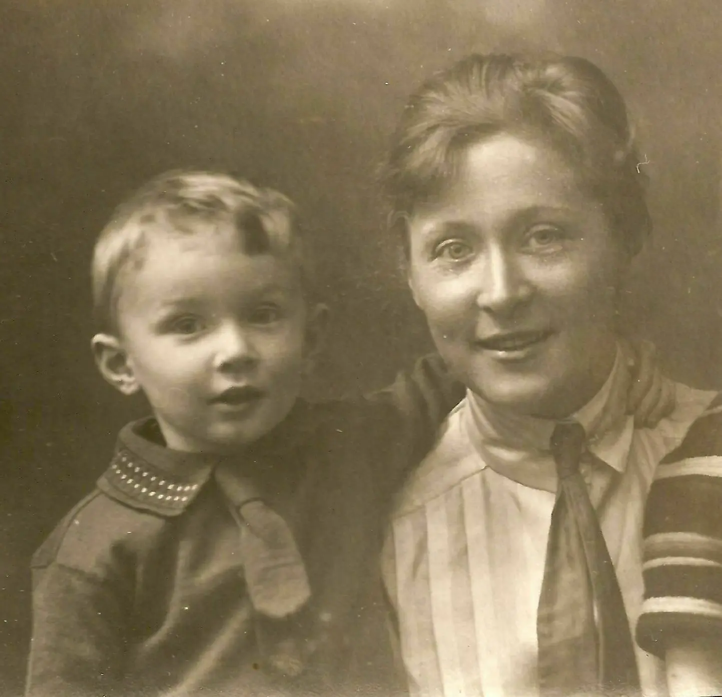Der kleine Nils Olof Wessberg mit seiner Mutter Gertrud, einer gebürtigen Eberswalderin.