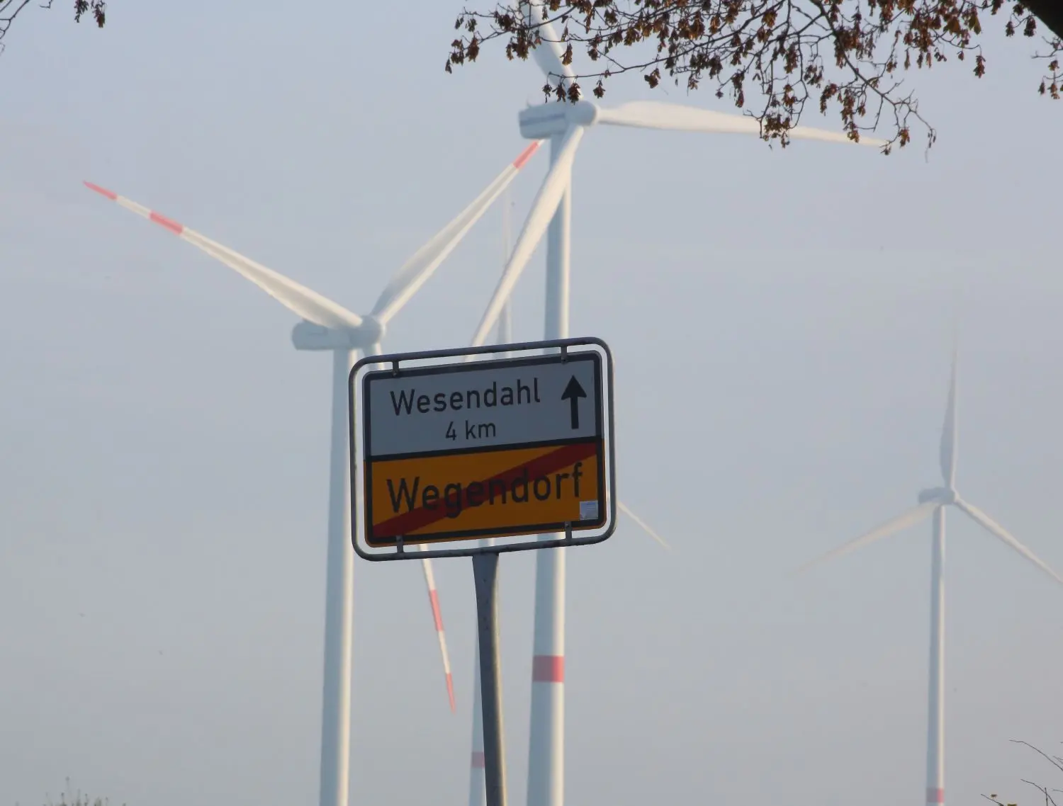 Reichlich vorhanden: Windräder zwischen Wesendahl und Wegendorf