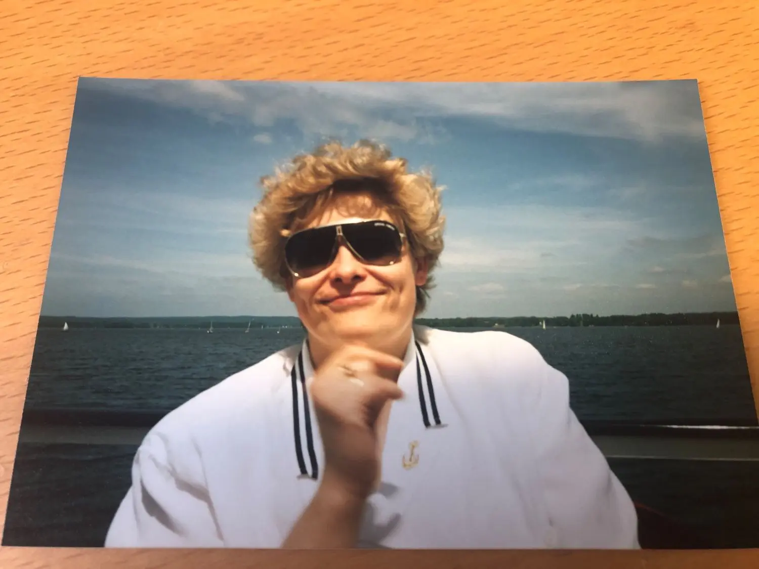 Anfang der 1990er: Martina Eichstädt, seit 30 Jahren Inhaberin der Tina Modeboutique in Fürstenwalde, mit Dauerwelle bei einem Ausflug am Scharmützelsee. Heute trägt sie eine andere Frisur.