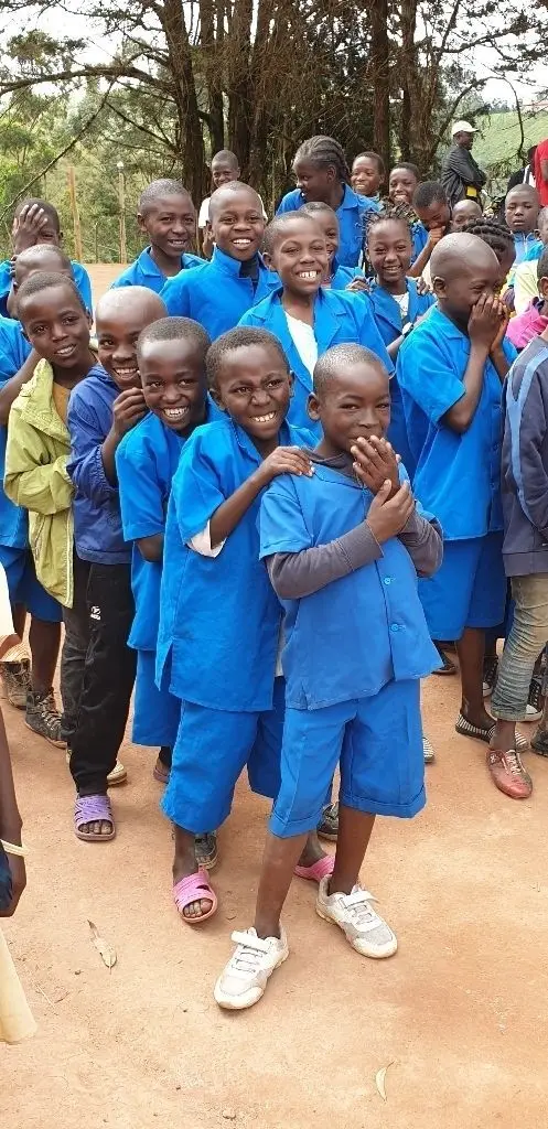 Die Lebensfreude und das Lachen der Kinder hat Reinhard Eger besonders beeindruckt. Deshalb will er die Fähigkeiten und Potentiale der jüngsten Generation in Kamerun fördern.
