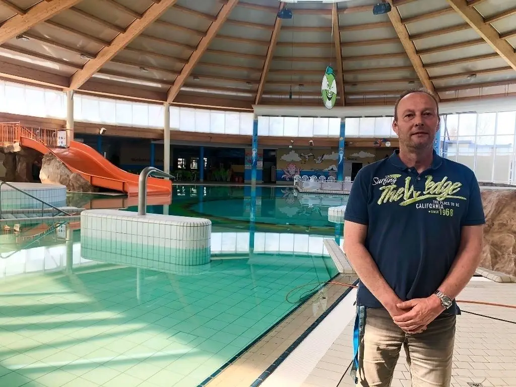 Marienbadleiter Jens Grosser hofft ab Juli wieder öffnen zu können. Dank vorgezogener Wartungs- und Revisionsarbeiten soll im Marienbad dann alles für die Besucher startklar sein.