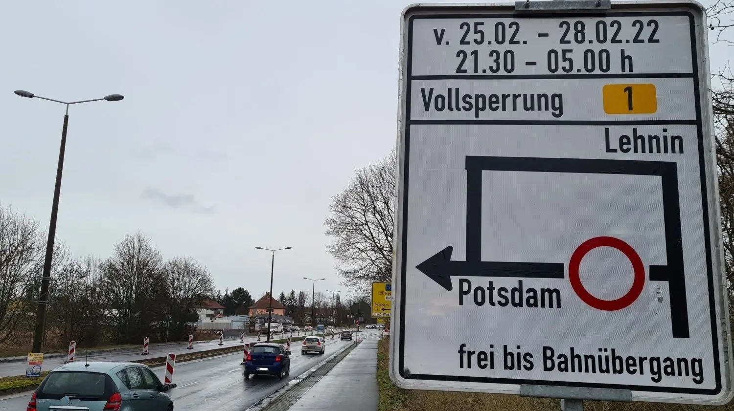 Nicht nur, dass der Platz auf der B102 baustellenbedingt immer knapper wird, wird auch noch die B1 gen Wust vorübergehend zur Sackgasse.⇥