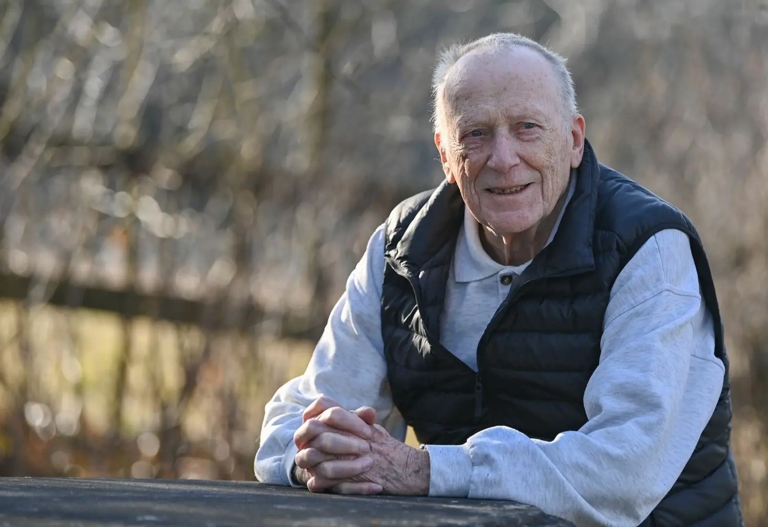 Wolfgang Kohlhaase (1931-2022) zählte zu den wichtigsten Drehbuchautoren der deutschen Filmgeschichte. Die Drehbuchautorin Laila Stieler schätzte an ihm unter anderem, dass er eine besondere Beobachtungsgabe und ein Talent für glaubwürdige Charaktere hatte.