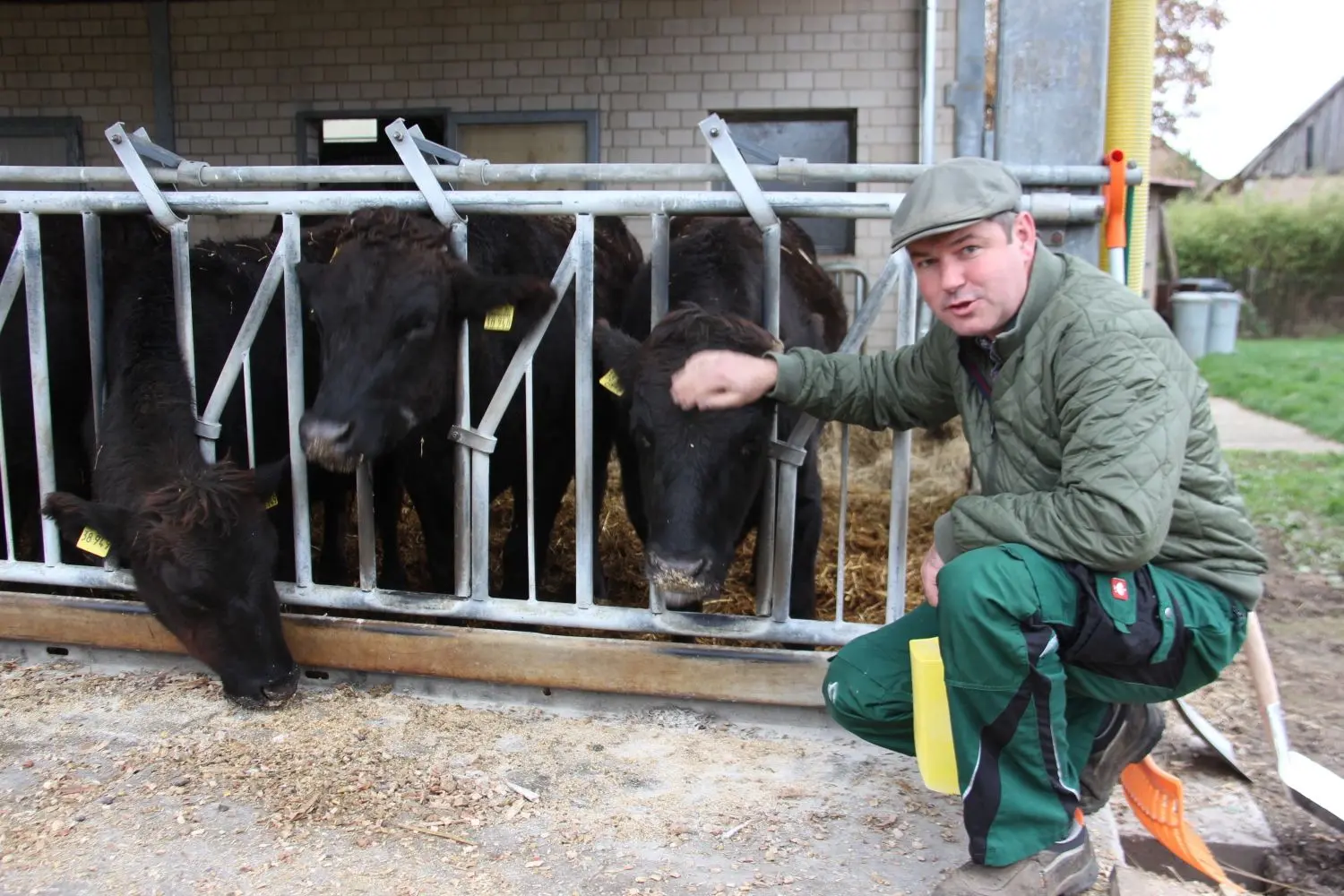 Der Bechliner Landwirt Guido Leinitz hat das Experiment Wagyu-Zucht gewagt. Um es und seine Arbeit bekannter zu machen, setzt er nun auch aufs Internet – mit Hilfe von Profis.