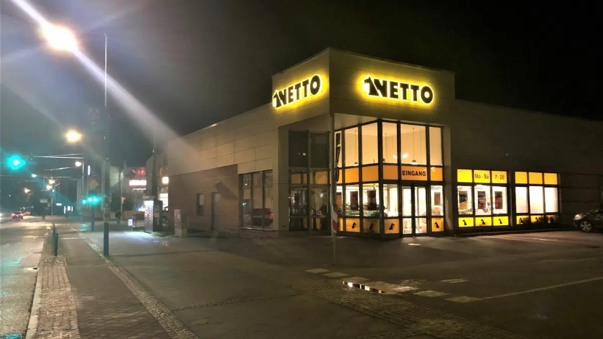 Abend in Finow, Weltuntergangsstimmung in Eberswalde? Der Stadtverordnete Viktor Jede hält Panikmache für unangebracht.
Netto in Finow, Eberswalder Straße 86, am Abend