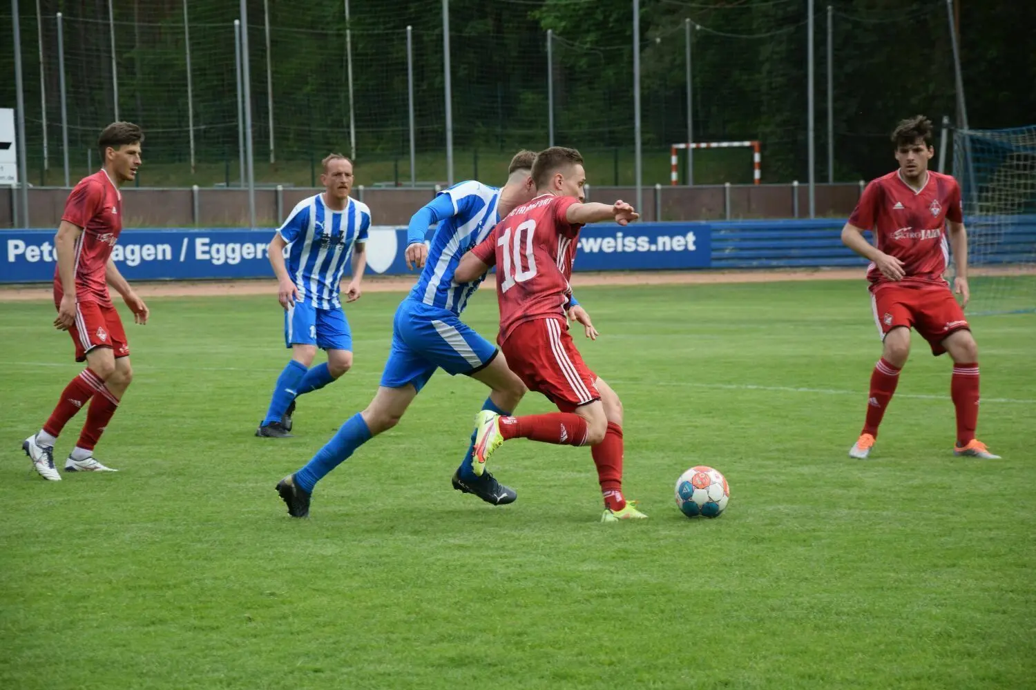 Spannend: Ein gutes Fußballspiel sahen die Zuschauer in der Brandenburgliga zwischen Blau-Weiss Petershagen-Eggersdorf und dem 1. FC Frankfurt.