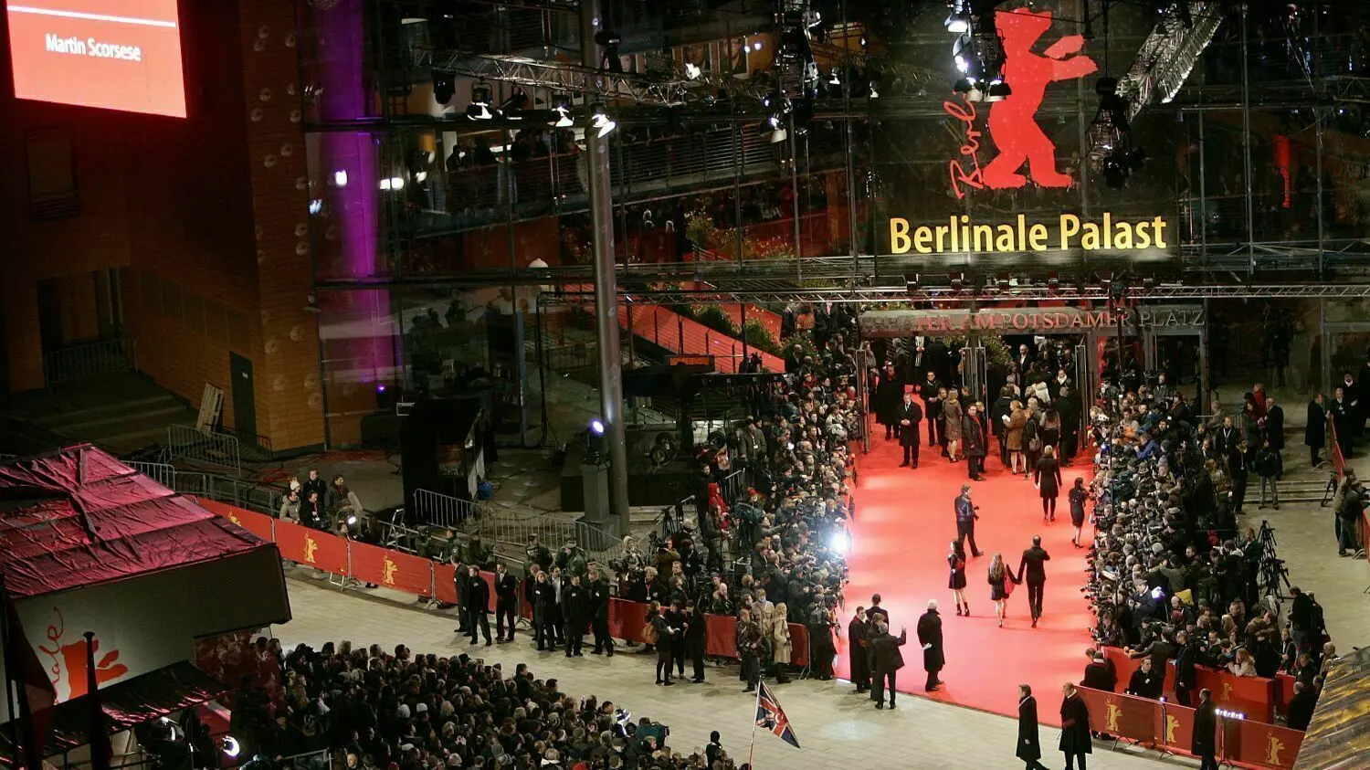 Übersicht auf den roten Teppich vor dem Eingang zum Berlinale Palast bei der Eröffnung der 58. Berlinale (Archivfoto vom 07.02.2008) in Berlin.