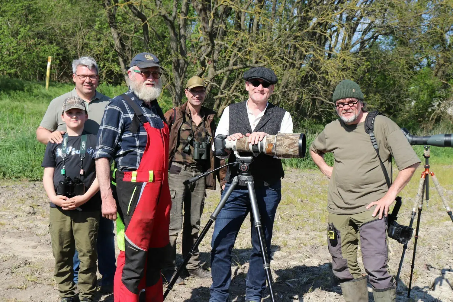 Zeigen, wie es gehen kann: Landwirt Georg Oehlerking, Jäger Willi Rollin, Naturschutzhelfer Swen Grundmann, Gregor Beyer vom Landwirtschaftsamt in Seelow und Naturschutzhelfer Jens-Werner Dettmann (v.r.)