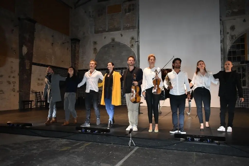 Hennickendorf, 15.9.2019 Artström Festival an der Turnbinenhalle; das komplette Ensemble nach dem AUftritt