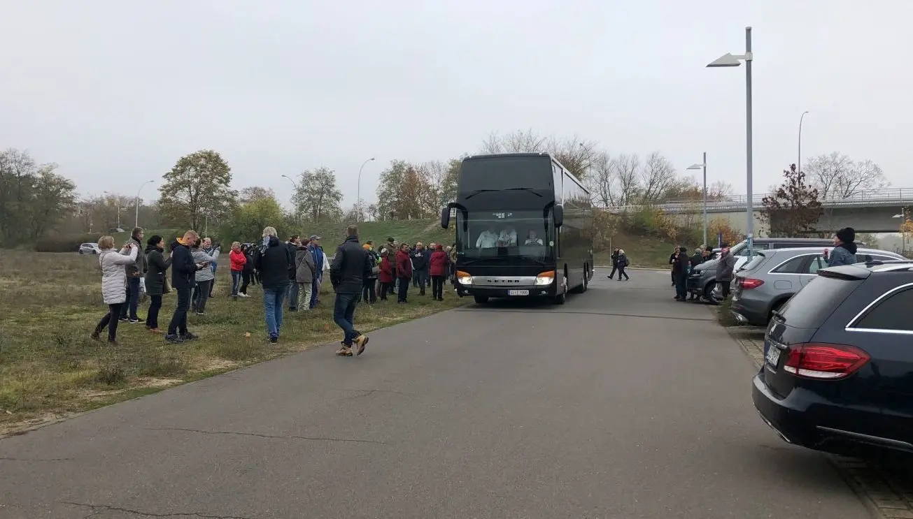 Am 9. November 2020: Querdenker-Kundgebung auf dem Inselvorplatz in Eisenhüttenstadt
