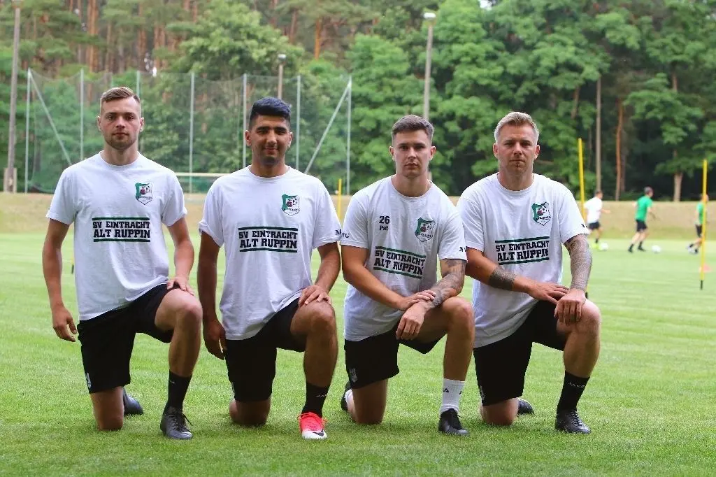 Neues Quartett: Während des Trainings nahmen sich Niclas Donatz, Abdulwalid Hakimi, Marius Schmook und Enrico Pfefferle (von links) Zeit für ein Bild. Fünfter im Bunde ist Jannis Neumann.