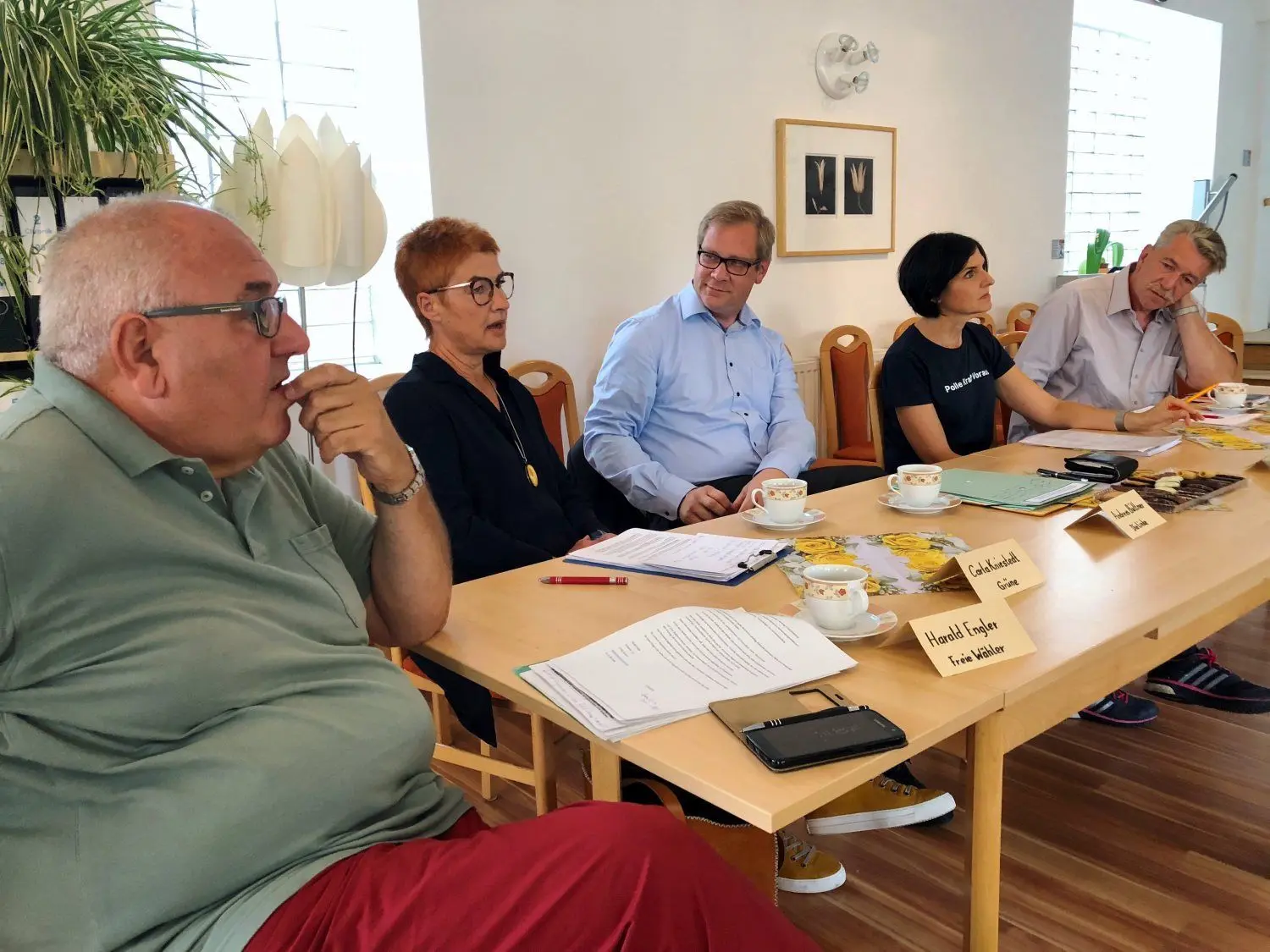 Nicht nur soziale Angebote: Auch politische Runden, hier eine Diskussion von Landtagskandidaten vor der vergangenen Wahl, finden im Mehrgenerationenhaus Zehdenick statt. Personell kommt die Einrichtung aber einfach nicht zur Ruhe.